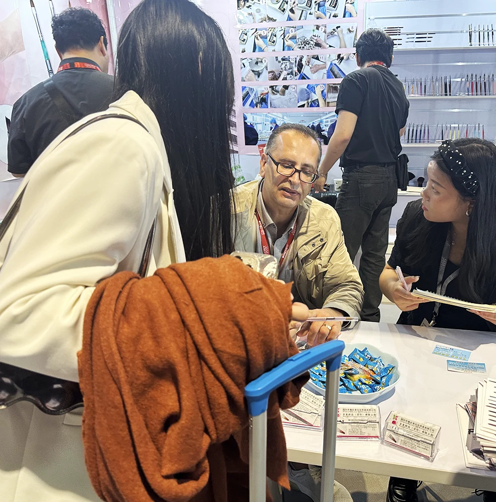 Cosmoprof HK 2024, ontmoette veel nagelborstel oude en nieuwe vrienden.