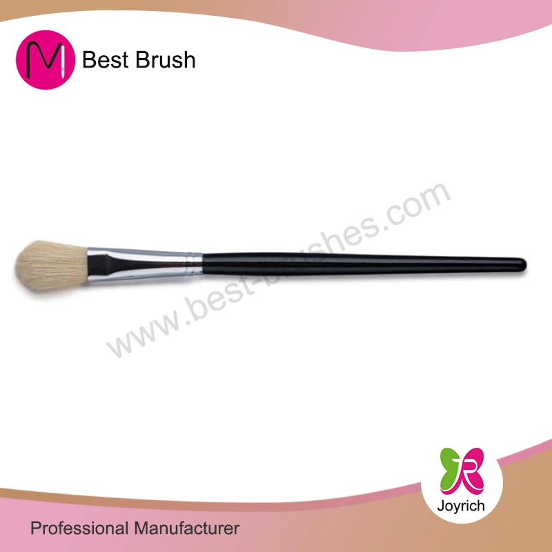 Make -upborstel met grote borstelmasker